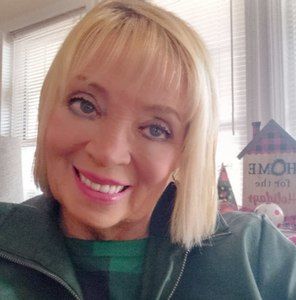 Meet your Posher, Debbie